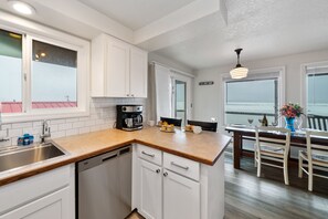 Fridge, microwave, oven, stovetop - Sea-ing Clearly MCA#876-Oceanfront Lower Condo unit, amazing views, dogs ok. (Manzanita)