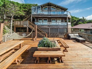 Outdoor dining - Sea-ing Clearly MCA#876-Oceanfront Lower Condo unit, amazing views, dogs ok. (Manzanita)