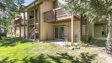 Condo, 2 Bedrooms | Exterior