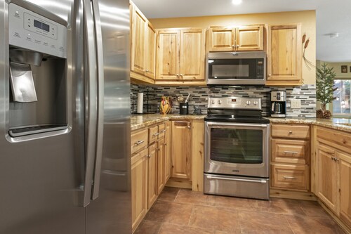 901 Crazy Horse Circle 2 Bedroom Condo by RedAwning