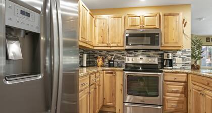 901 Crazy Horse Circle 2 Bedroom Condo by RedAwning