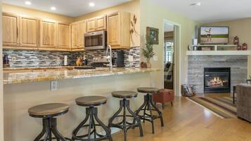 Condo, 2 Bedrooms | Private kitchen | Fridge, oven, coffee/tea maker, toaster