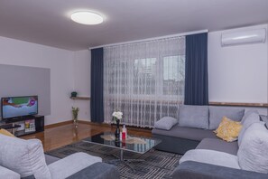 TV - Apartment Check in-at last, this is what you've been searching for (Zagreb)