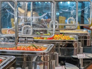 Buffet déjeuner gratuit tous les jours