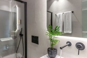 Shower, rainfall showerhead, designer toiletries, hair dryer - Octavia comfort bungalows amazing view (Corinth)