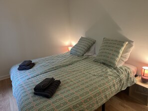 4 bedrooms, iron/ironing board, free WiFi, bed sheets