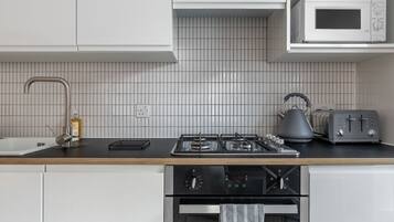 Refrigerador, microondas, horno, lavavajillas