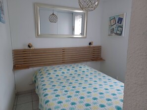 2 chambres, système d’insonorisation, fer et planche à repasser