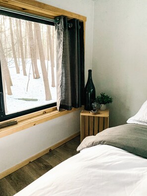 1 bedroom, bed sheets
