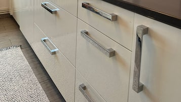 Comfort Apartment | Dapur peribadi | Peti sejuk, ketuhar, dapur, mesin basuh pinggan mangkuk