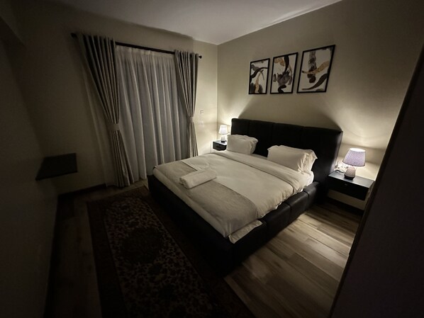 1 غرفة نوم ومكواة/لوح كي وواي فاي مجانًا وملاءات أسرّة