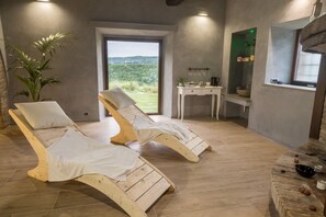 Sauna, boblebad, kropsbehandlinger, ansigtsbehandlinger