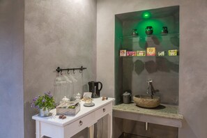 Een sauna, een bubbelbad, lichaamsbehandelingen, gezichtsbehandelingen