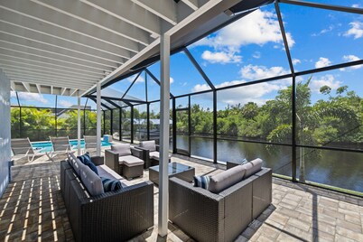 Seaside Villa Coral Point, renovated, south facing, in 2 minutes on open river