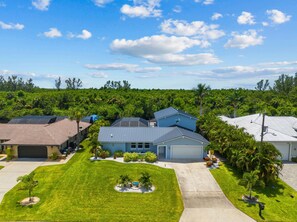 Exterior - Seaside Villa Coral Point, renovated, south facing, in 2 minutes on open river (Cape Coral)