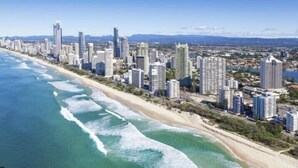 A coastal cityscape with high-rise buildings along a beach. - Beachfront Bliss 2BR Broadbeach (Gold coast)