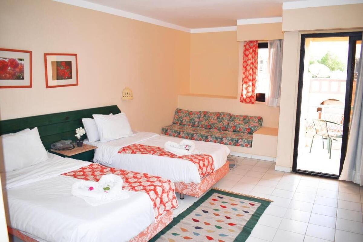 Habitación económica doble, 2 camas dobles | Wifi gratis