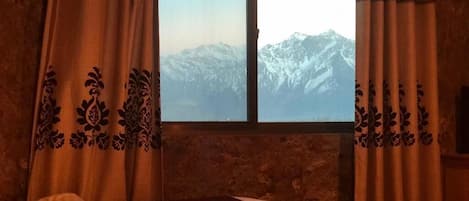 Kamar Double Deluks | Pemandangan gunung