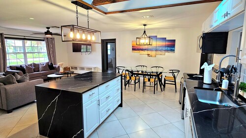 4-bedroom vacation home just 10 minutes from 5th Ave. and beach. 