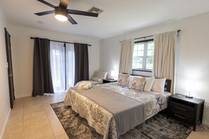 4 Schlafzimmer, Schreibtisch, Reisekinderbett, kostenloses WLAN
