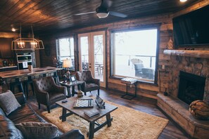 Smart-TV, Kamin, DVD-Player, Tischtennisplatte