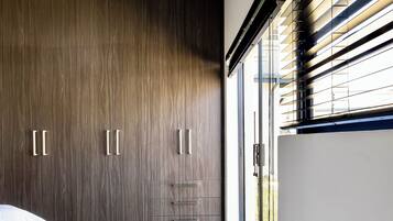 3 soverom, safe på rommet, skrivebord og strykejern/-brett