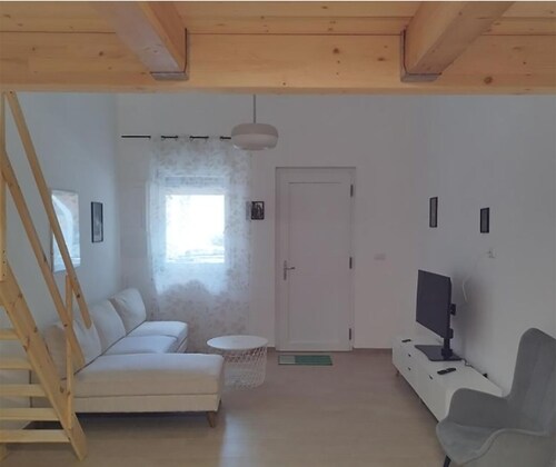 Comfortable indinpedent studio apartment, for singles, couples or family with children