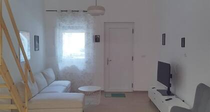 Comfortable indinpedent studio apartment, for singles, couples or family with children