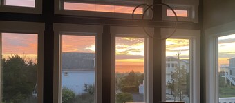 Horseshoe Haven - Roof Deck, Beach & Marsh Views, Game Room, 3min. walk to Beach