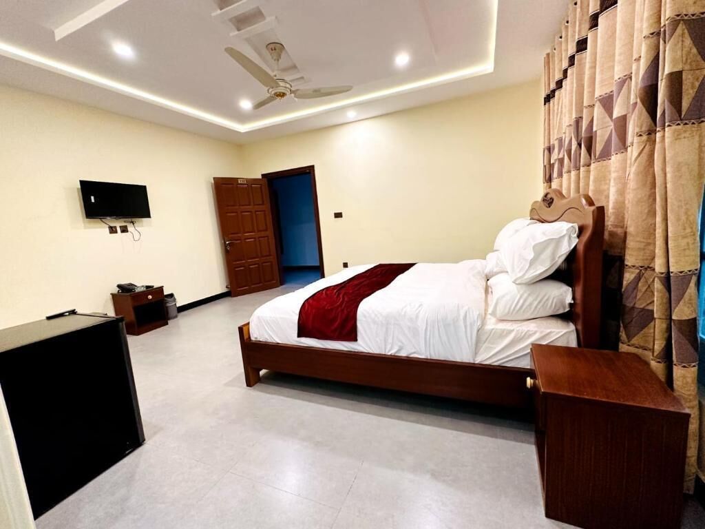 Deluxe Triple Room | Soundproofing, iron/ironing board, free WiFi