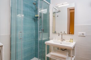 Estudio | Baño | Ducha y cabezal de ducha tipo lluvia