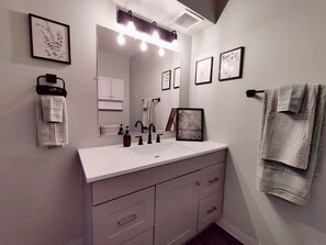 Hair dryer - The Lakewood Gem – Modern & Convenient Stay (Lakewood)