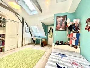 4 chambres, fer et planche à repasser, Wi-Fi gratuit, draps fournis