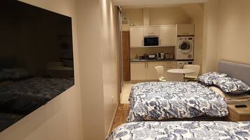 3 bedrooms, in-room safe, desk, iron/ironing board