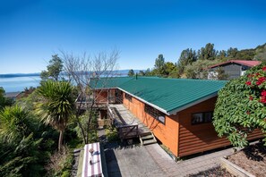 Exterior - Lakeside Stunner - Omori Holiday Home (Omori)