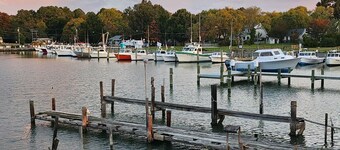 "Point of View" Waterfront cottage with panoramic views on Tilghman Island