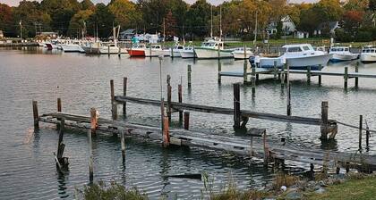 "Point of View" Waterfront cottage with panoramic views on Tilghman Island