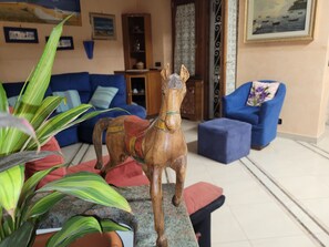 Interior - "Romeismyhome" (Roma)