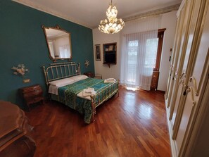 3 bedrooms, in-room safe, desk, free WiFi - "Romeismyhome" (Roma)