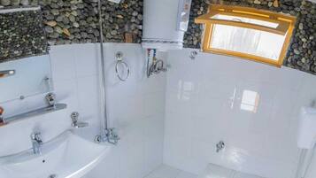 Deluxe Double Room | Bathroom | Shower, designer toiletries, slippers, towels