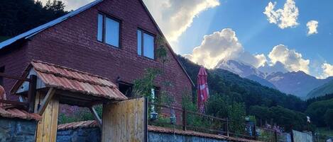 المنشأة من الخارج