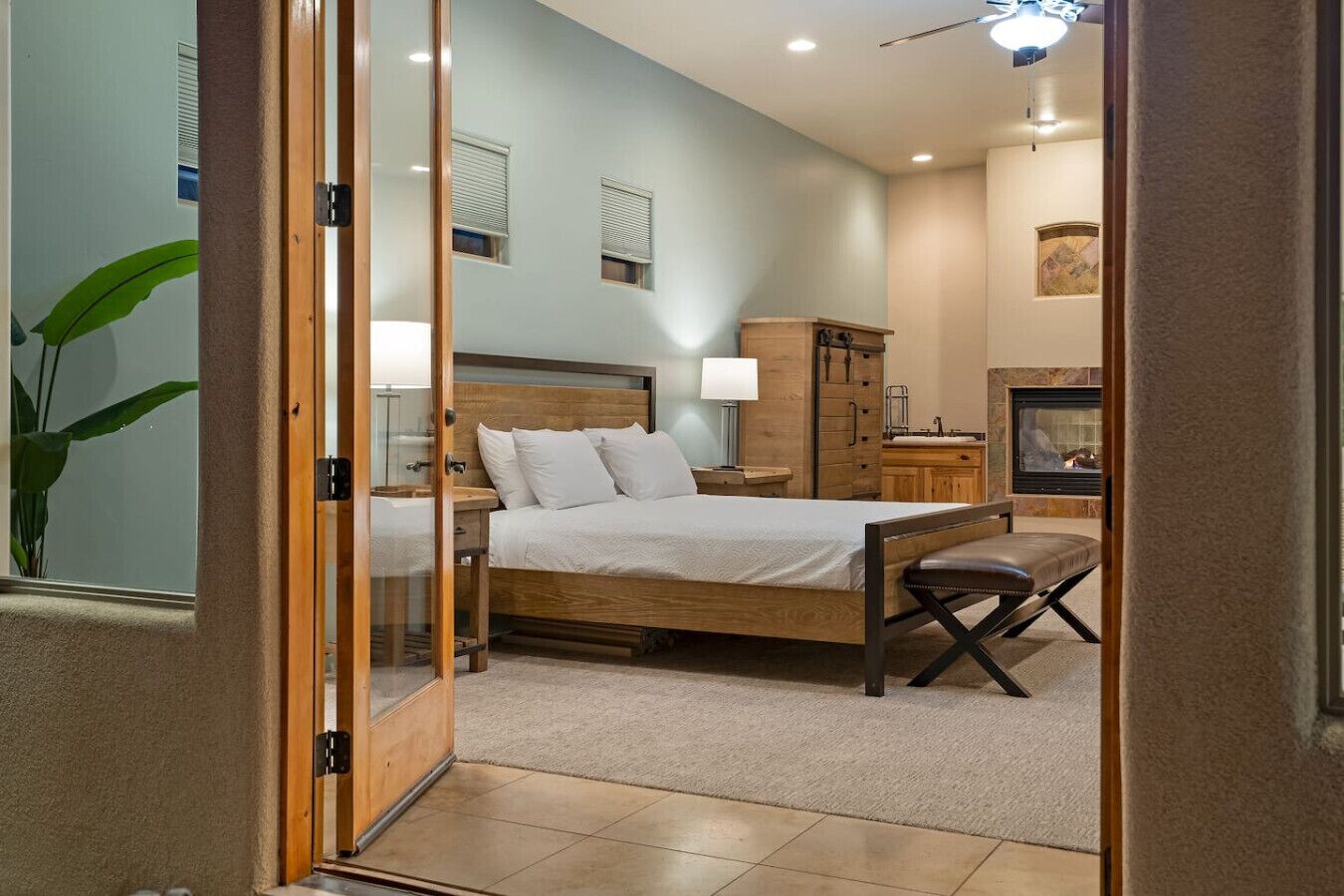 5 habitaciones, escritorio, tabla de planchar con plancha y wifi gratis 