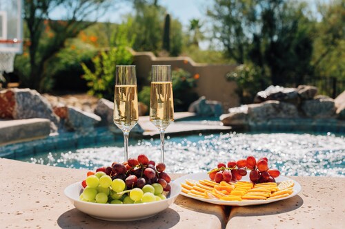 Resort Style  Foothills Heated Pool Spa Sleeps16+, with outdoor games,Mntn views