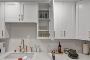 Fridge, microwave, oven, stovetop - Stylish North Hills Guest House, Off Street Parking, Private Patio, CSUN (Los Angeles)