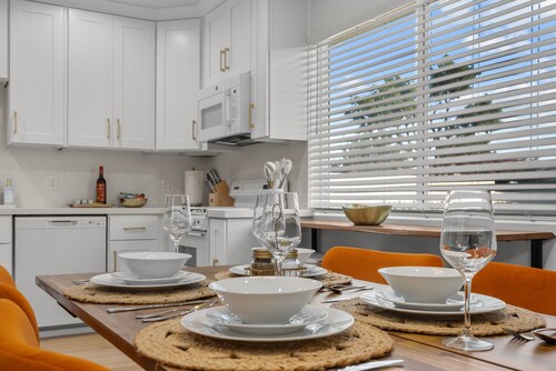 Stylish North Hills Guest House, Off Street Parking, Private Patio, CSUN