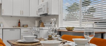 Stylish North Hills Guest House, Off Street Parking, Private Patio, CSUN