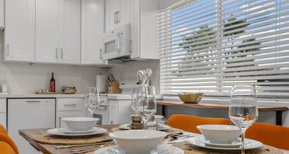 Stylish North Hills Guest House, Off Street Parking, Private Patio, CSUN