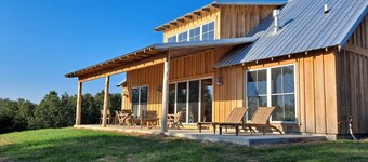 EXTRAORDINARY Home at Sky Hawk Ridge, a 185-acre Refuge next to Buffalo River