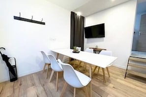 Dining - Praslin: Zen Atmosphere Close to Douai (Flers-en-Escrebieux)