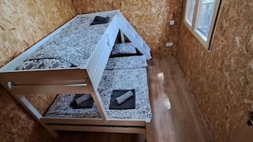 Tree House | 2 bedrooms, individually decorated, free WiFi, bed sheets